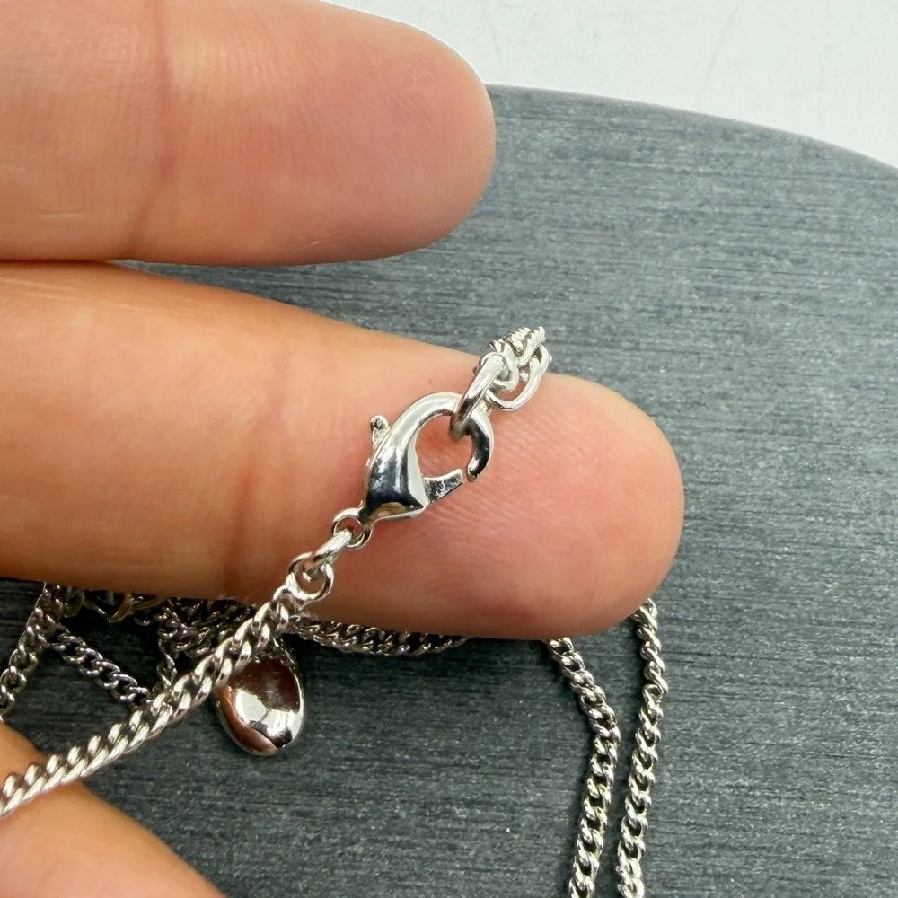 Elegant Deep Red Crystal Silver-Tone Pendant Necklace Minimalist Daily Accessory